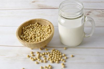 5 Minuman Penurun Kolesterol Tinggi dari Bahan Alami