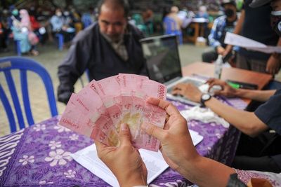 FOTO: Pembagian Bantuan Sosial di Bandung