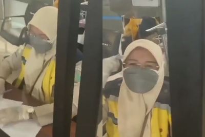 Tak Diizinkan Terbang Walau Sudah Vaksin dan Tes PCR, Wanita Ini Dibilang Tak Punya Otak