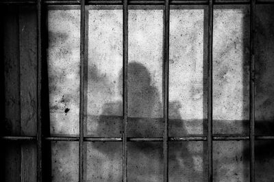 Lebih 1 Bulan Pasangan Ini Tidur di Balkon karena Rumah Mereka Berhantu