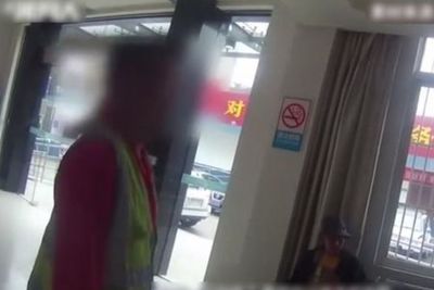 Bocah 14 Tahun Melaporkan Ayahnya ke Polisi karena Dia Dipaksa Melakukan Pekerjaan Rumah