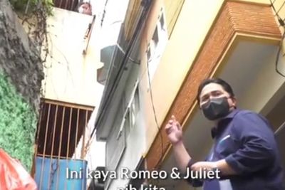 Mirip Romeo Juliet, Erick Thohir Antarkan Bunga untuk Staf BUMN yang Tengah Isoman