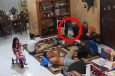 Tragis! Bocah Tertimpa TV saat Orang Tua Sibuk Main HP, Netizen Kecam Orang Tuanya