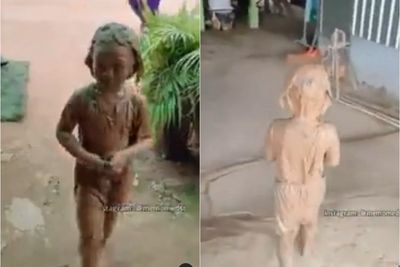 Viral Bocah Perempuan Penuh Lumpur Jalan Lenggak-lenggok dan Santai Jadi Pusat Perhatian