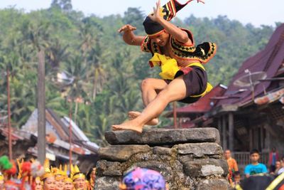 7 Olahraga Tradisional Asal Indonesia yang Unik dan Menarik