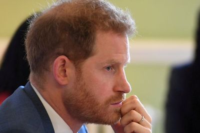 Pangeran Harry Diperingatkan Teman Lamanya untuk Tak Mengotori Nama Mereka di Buku Barunya