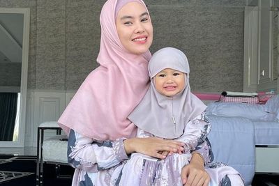Potret Anak Bungsu Kartika Putri Berhijab Curi Perhatian, MasyaAllah Cantiknya Plus-plus