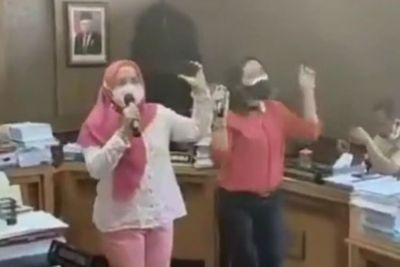 Duh! Anggota DPRD Solo Karaoke Bersama di Ruang Komisi saat PPKM Darurat, Videonya Viral