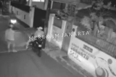 Viral Video Sekelompok Maling Curi Kaca Spion Mobil Fortuner di Jakarta Selatan