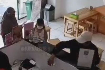 Suami Istri Curi HP di Rumah Makan, Bawa Anak Modus Makan Bersama Keluarga