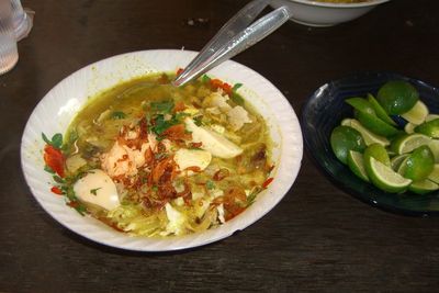 Enaknya Soto Ayam Ambengan Yang Bisa Kita Bikin di Rumah