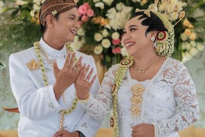Eno Retra Tulis Pesan Romantis Usai Nikahi Mumuk Gomez: Bismillah Kita Menua Bersama