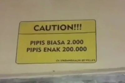 Astaga! Papan Tarif di Kamar Mandi Umum Ini Mencurigakan: Pipis Enak Rp200.000