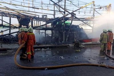 Merinding! Kapal Nelayan di Muara Baru Ludes Terbakar
