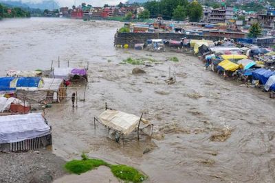 Banjir Bandang di Himachal India Menewaskan 22 Orang