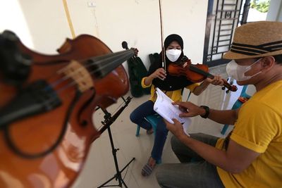 FOTO: Latihan Seni Musik di Tengah Pandemi