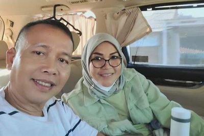 Terniat! Umi Kalsum Minta Bantuan KBRI Singapura untuk Ciduk Haters Ayu Ting Ting!