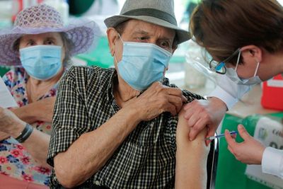 New York Mewajibkan Pegawai Negeri untuk Mendapatkan Vaksin Virus Corona