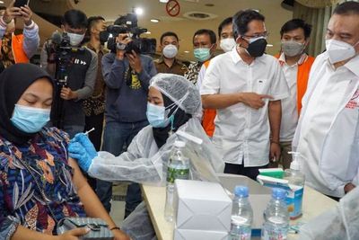 Pedagang Tanah Abang Antusias Ikuti Vaksinasi, Dasco: Mereka Tidak Ingin Menyerah!