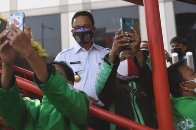 Tiba-Tiba Anies Baswedan Surati Mensos Risma, Soal Apa?