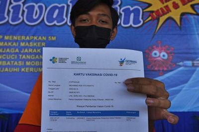 Pemprov DKI Buka Peluang Buat Aturan Wajib Bawa Surat Vaksin ke Kantor dan Mal