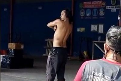 Viral Sopir Truk Senam Pagi Tanpa Baju Sebelum Berangkat, Berjemur dan Tingkatkan Imun