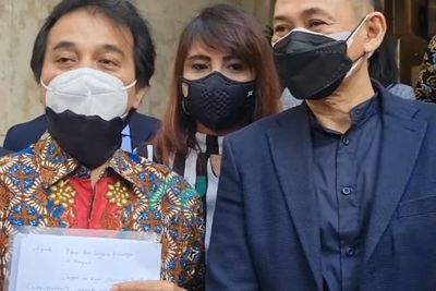 Sempat Memanas Gegara Klaim Serempet Mobil, Lucky Hakim dan Roy Suryo Akhirnya Berdamai