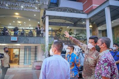 Walkot Bobby Tinjau Kesiapan eks Hotel Soechi untuk Layani Isoman Pasien OTG