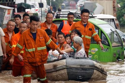 Sedang Pemulihan Banjir, Zhengzhou Kini Diancam Covid-19 Varian Delta