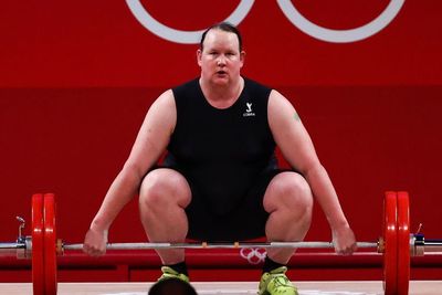 Cetak Sejarah Sebagai Atlet Transgender di Olimpiade, Hubbard Tersingkir Dini