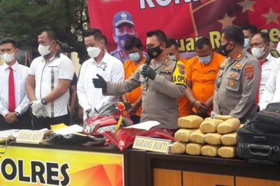 Polisi Langkat Ciduk Kurir Narkoba di Dalam Bus, Bawa 20 Kilogram Ganja