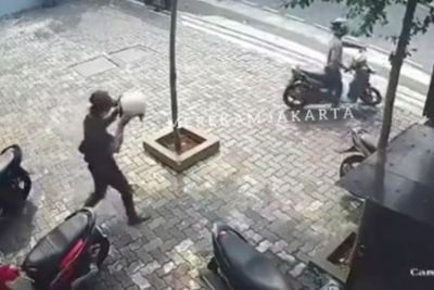 Viral Video Pencurian Helm di Cipete Jakarta Selatan, Aksi Dua Pelaku Terekam CCTV