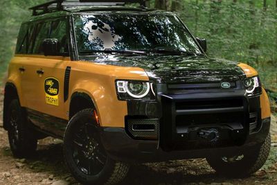 Land Rover Rilis Mobil Defender Trophy Edition yang Cuma Dijual 220 Unit!