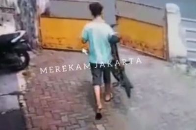Detik-detik Maling Sepeda di Cideng Jakarta Pusat Terekam CCTV, Pelaku Dua Orang