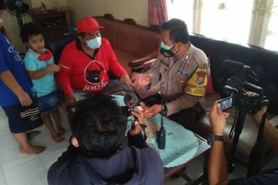 Polisi Kesulitan Mengungkap Pria Misterius Pemberi Wafer Berisi Silet dan Staples