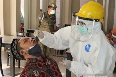 Layani Konsumen Makan di Tempat, Restoran di Medan Kena Sanksi, Tes Swab Langsung