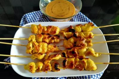Enaknya Sate Ayam Bumbu Kuning Yang Ternyata Bisa Dibikin Sendiri di Rumah