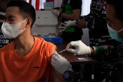 FOTO: Vaksinasi COVID-19 di Universitas Pendidikan Mandalika