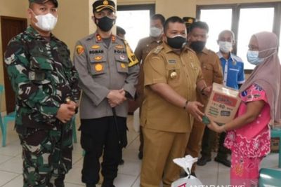 Pasar Batang Toru Terbakar, Bupati Tapsel Serahkan Bantuan