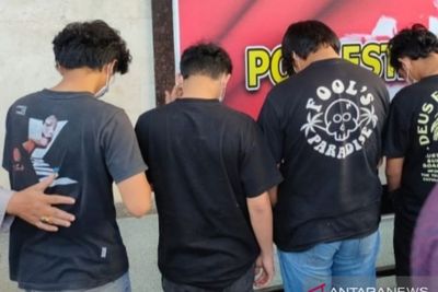 Polrestabes Makassar Tangkap 8 Terduga Peserta Tarung Bebas Ilegal yang Viral di Medsos