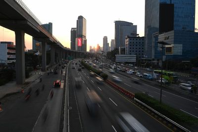 Nekat Menyebrang di Tol Cilandak, Pria Ini Tewas Tertabrak
