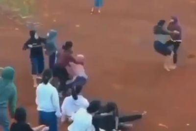 Viral Siswi SMK di Bojonggede Adu Jotos di Lapangan, Diduga Rebutan Cowok