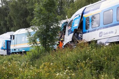 FOTO: Kecelakaan Kereta Ekspres di Republik Ceko