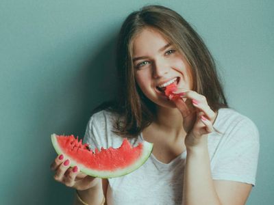 Apakah Boleh Makan Buah Sebelum Tidur? Begini jawabannya