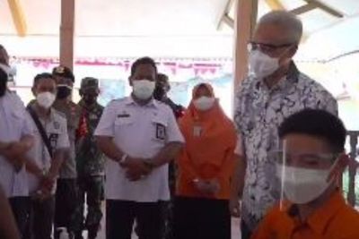 Keren, Perangkat Desa Ini Kembalikan Uang BST, Ganjar Pranowo Puji Kejujurannya: TOP!