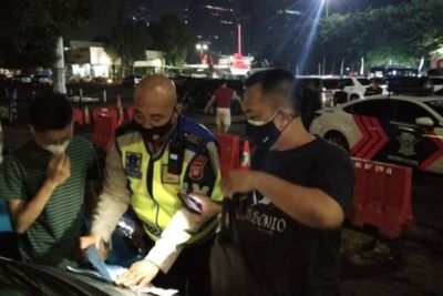 Polisi Bubarkan Balap Liar di Asia Afrika Jakarta Semalam, 20 Mobil Diamankan