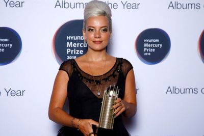 Lily Allen Merasa Gugup Tampil Perdana di Teater, Beda dengan Tampil di Panggung Musik