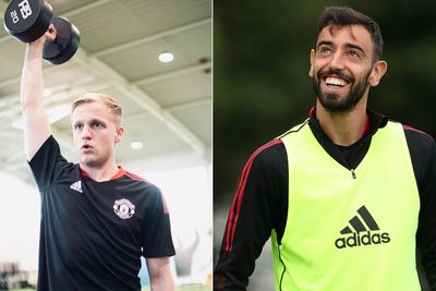 Rajin Nge-Gym, Badan Van de Beek Jadi Lebih Kekar, Bruno Fernandes Terkesan