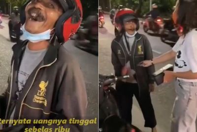 Bapak Ini Pilih Dorong Motornya saat Kehabisan Bensin: Uang Rp11 Ribu Mending untuk Makan
