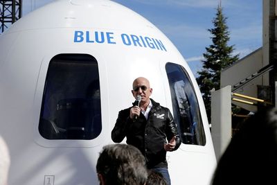 Perusahaan Blue Origin Milik Jeff Bezos Kritik SpaceX yang Bakal Pergi ke Bulan!